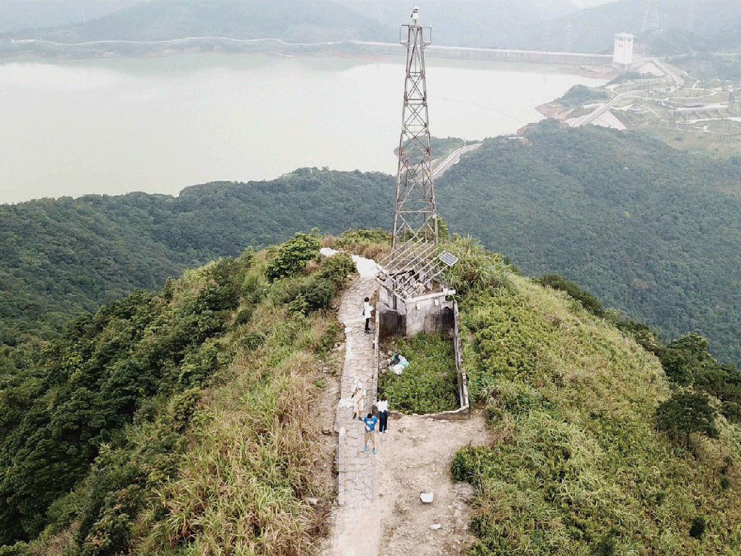 line+深圳新作：山尖石亭，梅沙尖观景台