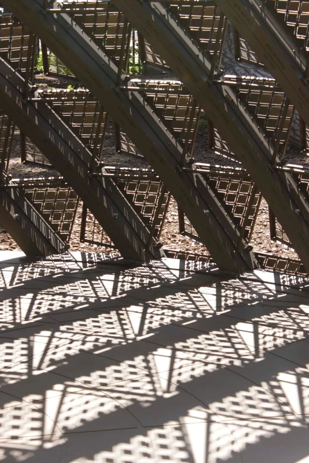 太阳颂歌 | MVRDV 在威尼斯双年展智造 SOMBRA 动力遮阳装置