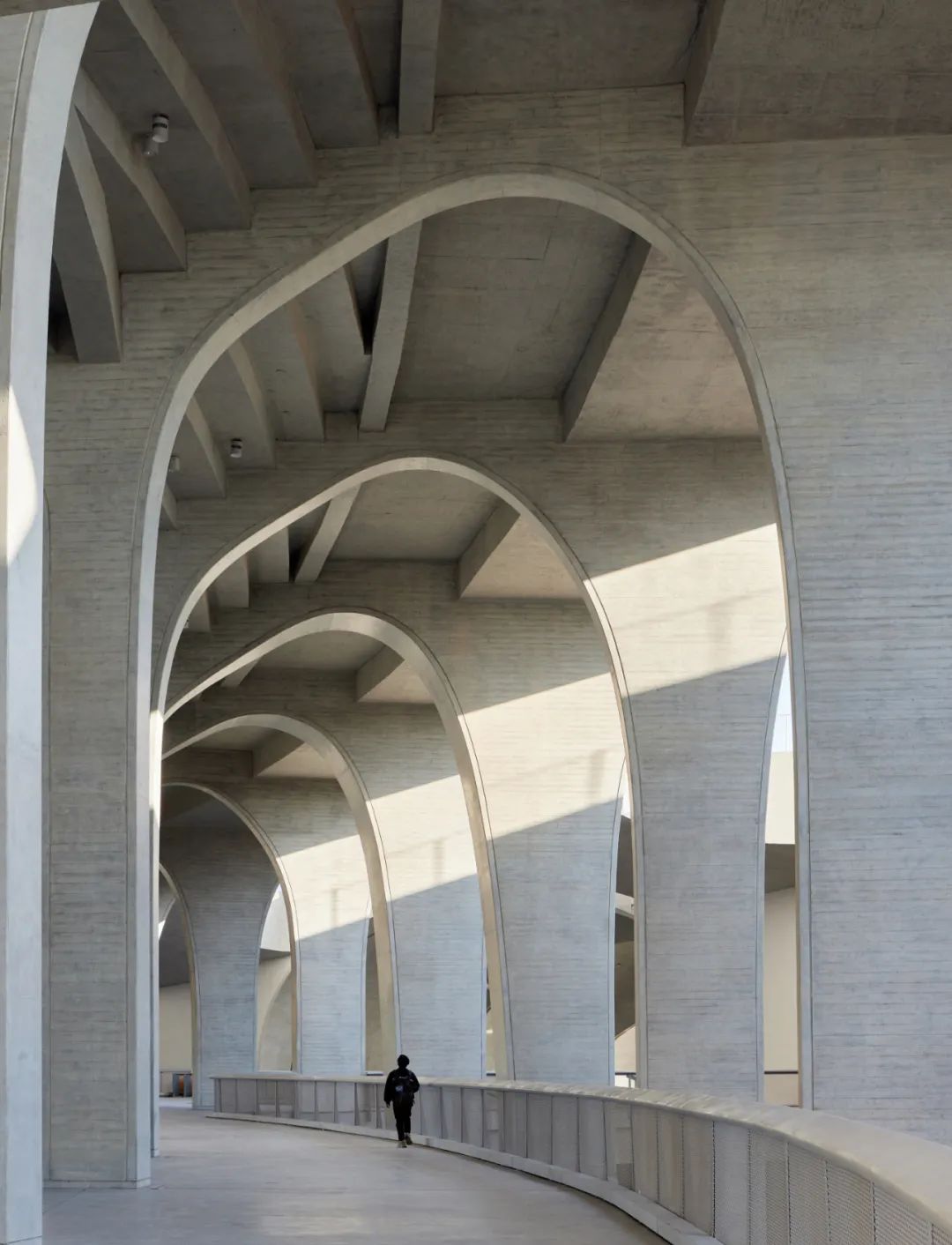 “消失的体育场”建成,马岩松/MAD全球最大覆土建筑群设计