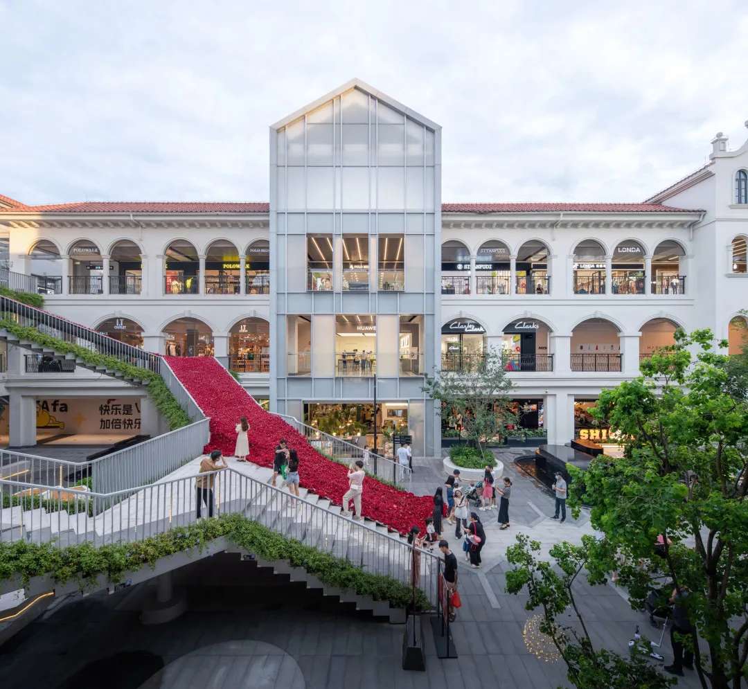 易加设计+都市实践刘晓都工作室｜广州八号仓流溪河奥莱小镇改造： 被时代抛弃的欧陆风如何重焕生机
