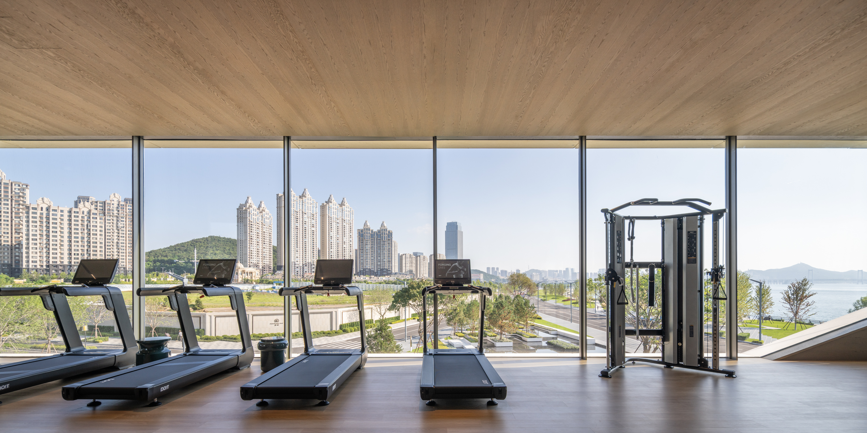 line+新作「石棱镜」，叠石望海，激活大连凌水湾滨海地景