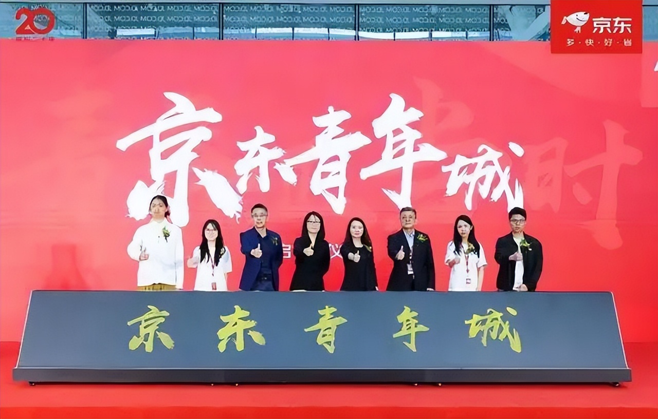 5月 | 渣打银行上海总部交付；Apple深圳万象城开幕；北京、南京、武汉等地标杆项目稳步施工；全球及区域设计总监出席行业峰会…