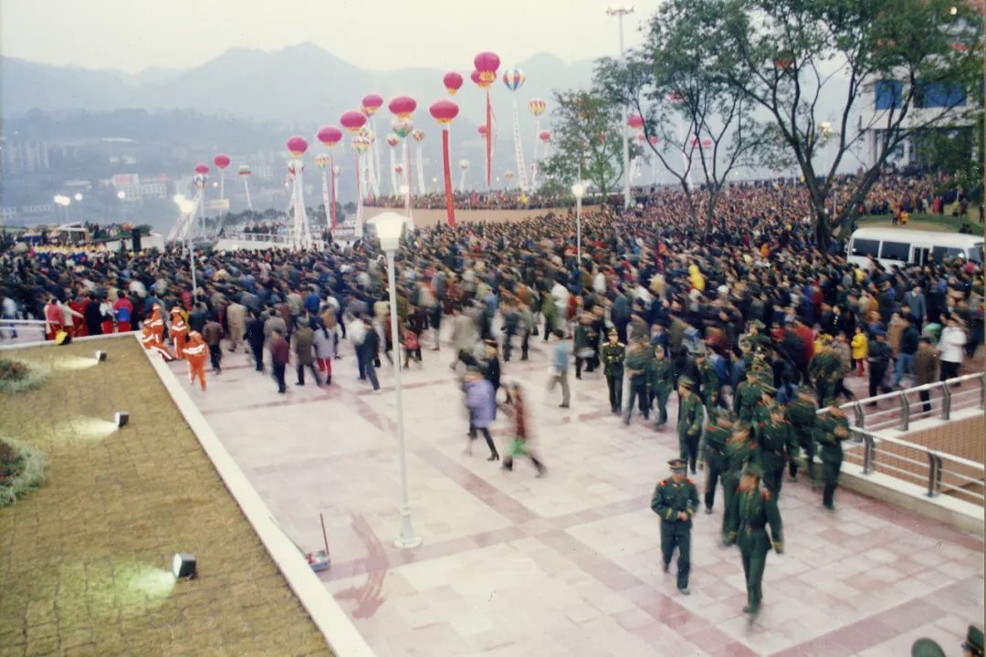 何智亚：重庆，30年间的城市影像记录与观察