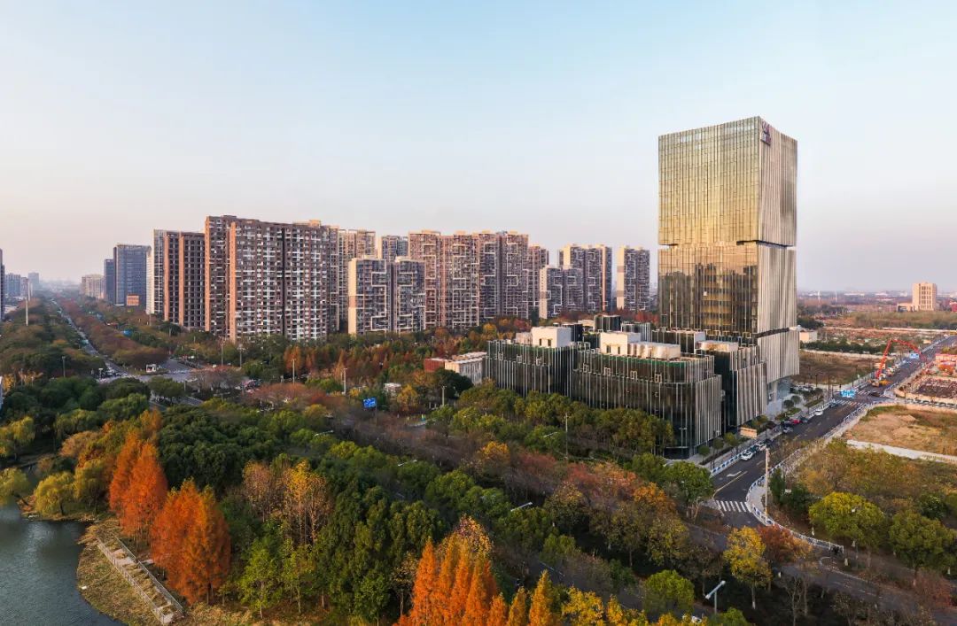 Aedas新作 | 上海嘉定新城新地标，融于自然的商务典范