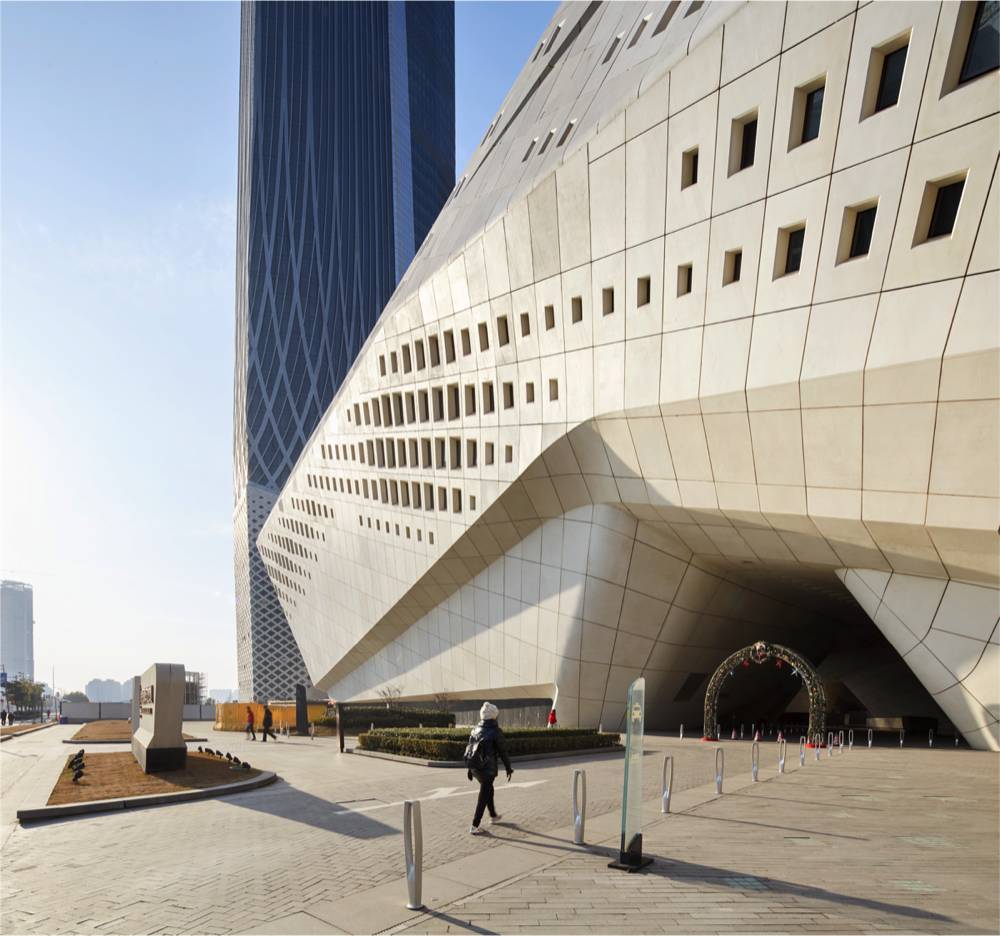 扎哈 · 哈迪德，费宁浩，UFO建筑工作室