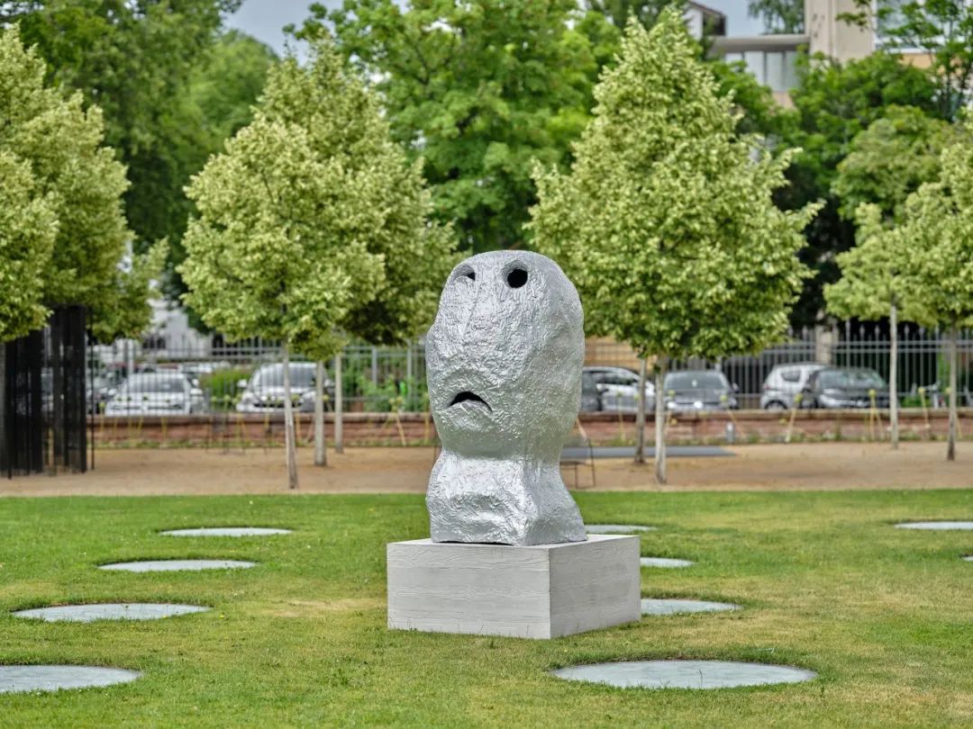 s+s 资讯 | 瑞士艺术家乌戈&bull;罗迪纳 "日出.东方 "雕塑作品在施塔德尔博物馆花园展出！