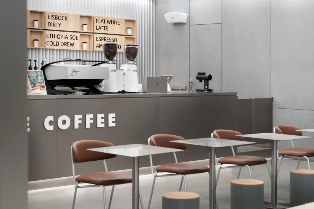 新作丨不锈钢与混凝土的交错：Ticle Coffee系列设计 / 大观建筑