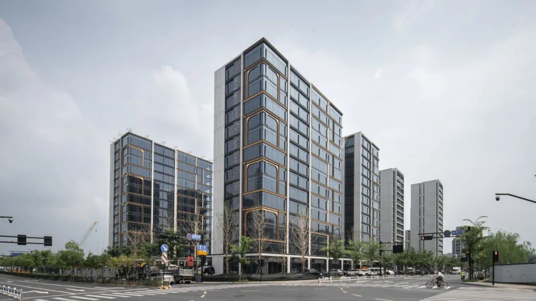 拥江而居的都市度假生活 | 杭州世茂·风颂府璞云东方【致逸现场】