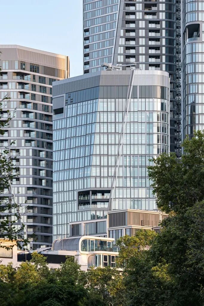 FOUR Frankfurt 法兰克福全能城市综合体已部分投入使用