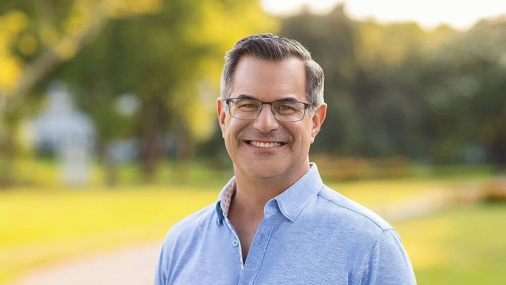 协同共创：人工智能如何重塑我们的想象、创造与连接之道