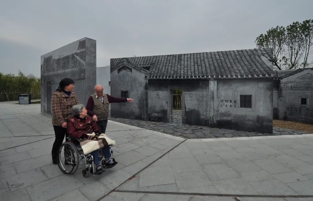 庞伟：拔出身来，与时代的荒诞割席