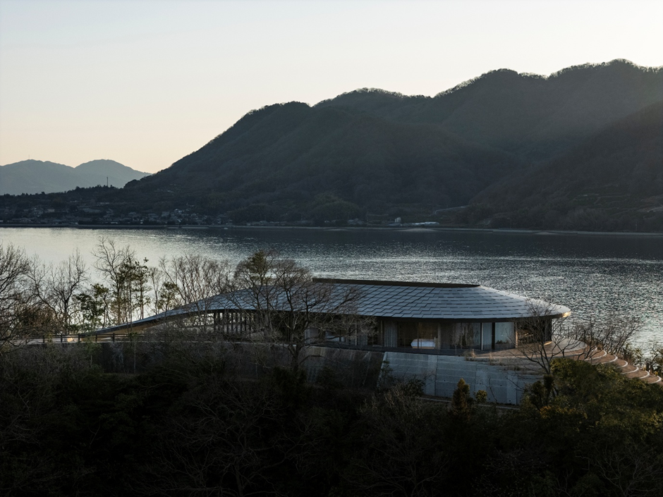 BIG × NOT A HOTEL:佐木岛山地三栋度假别墅正式启幕