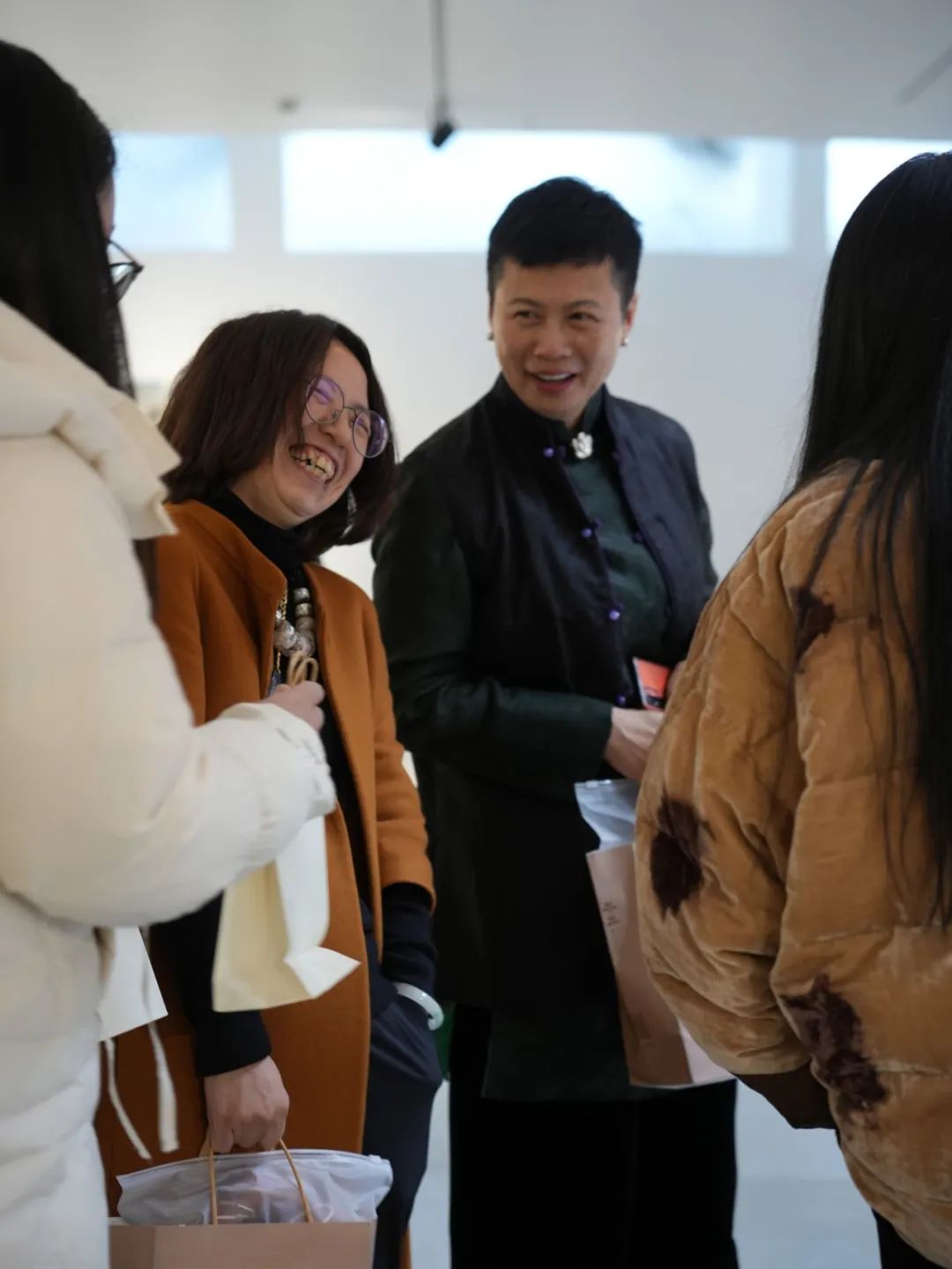 三文鱼飘到景德镇：马陈兵瓷都个展顺利开幕