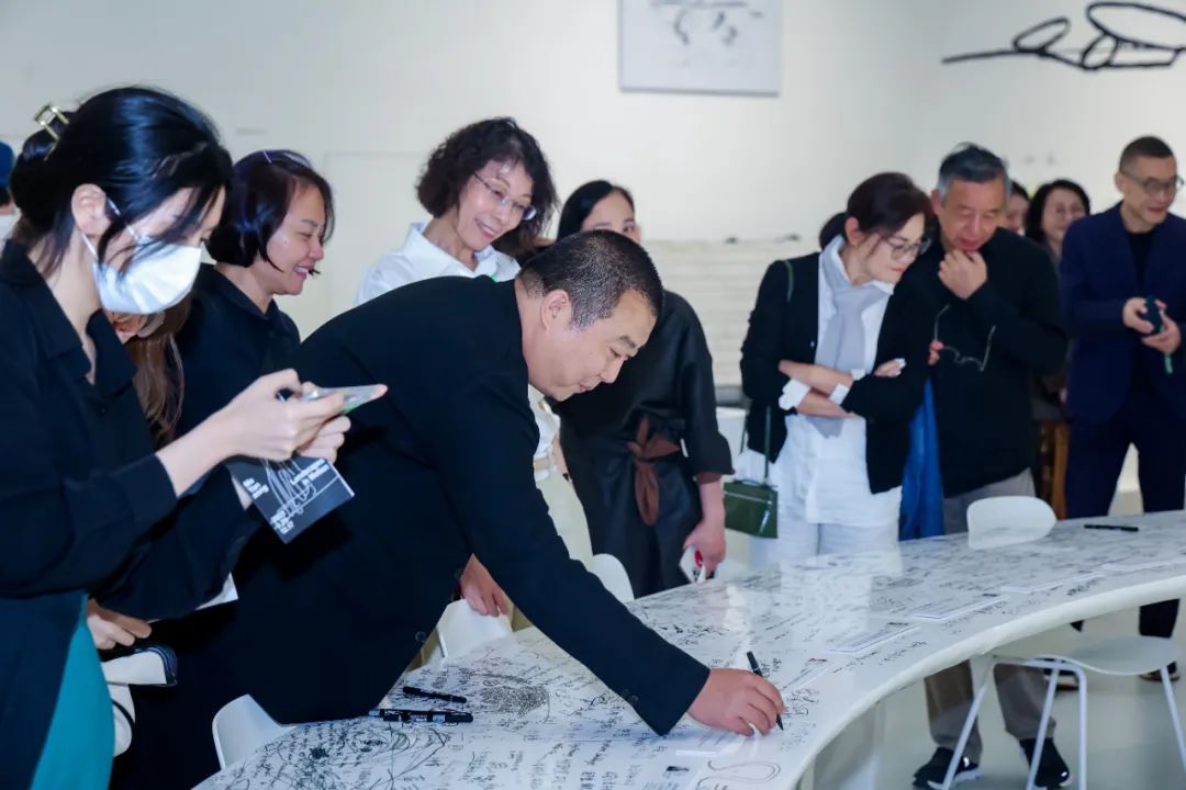 《马岩松：流动的大地》大展深圳开幕