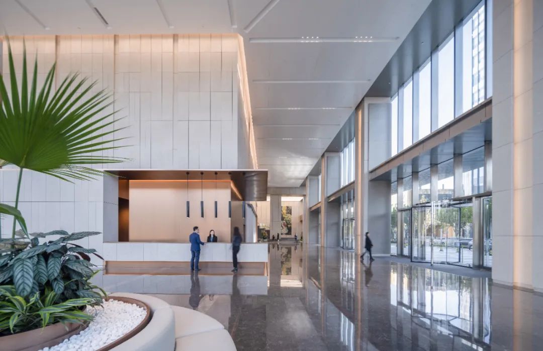 前滩国际广场与陆家嘴广场L+PLAZA商场