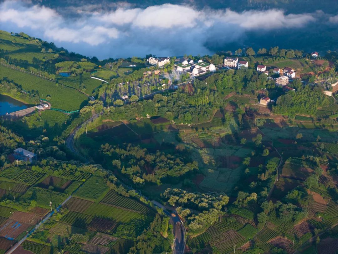 line+WORK | 相遇在山间：下岩贝景区云峰十二重