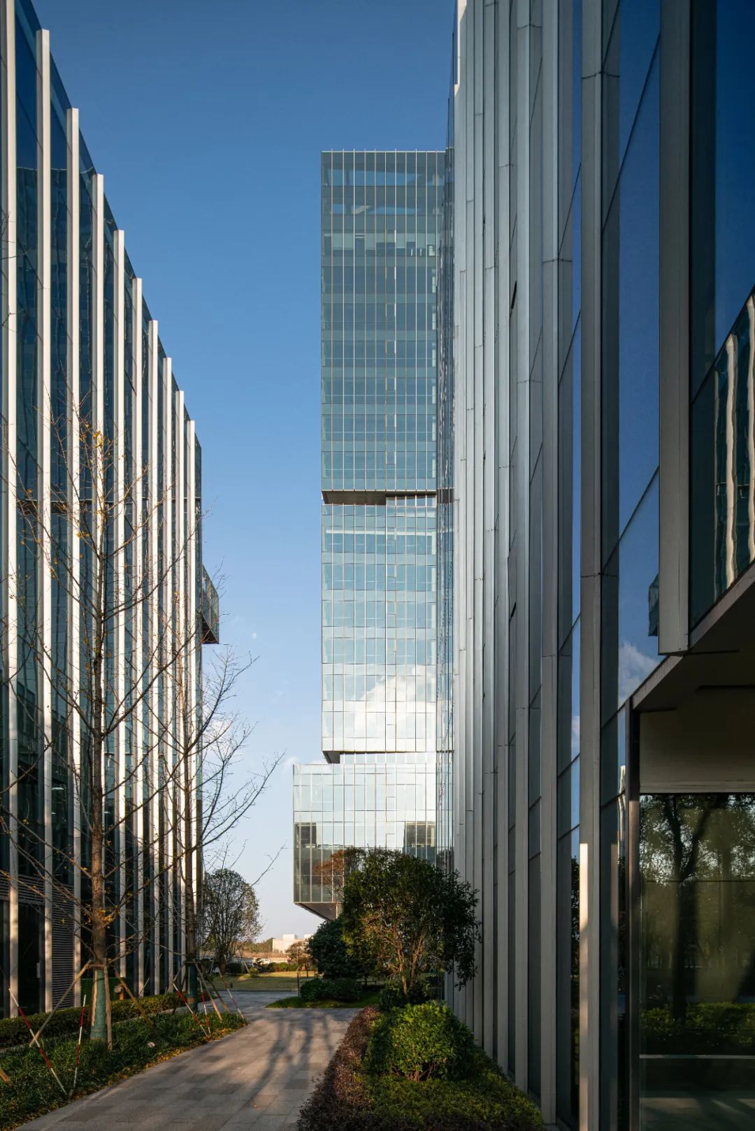 Aedas新作 | 上海嘉定新城新地标，融于自然的商务典范