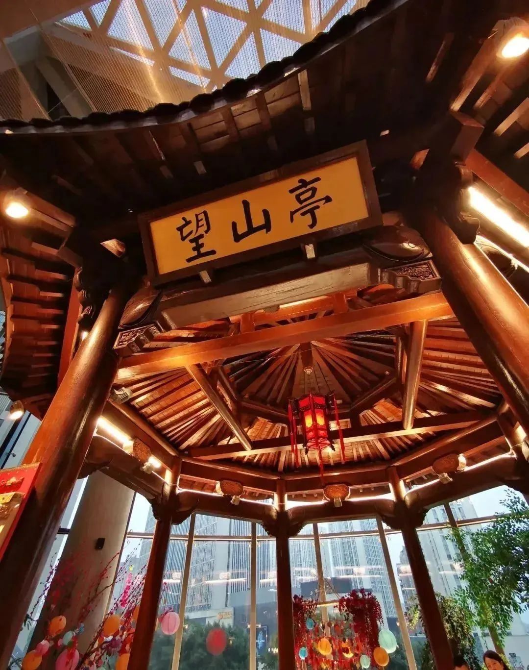 购物中心成为城市漫游的“微度假”胜地