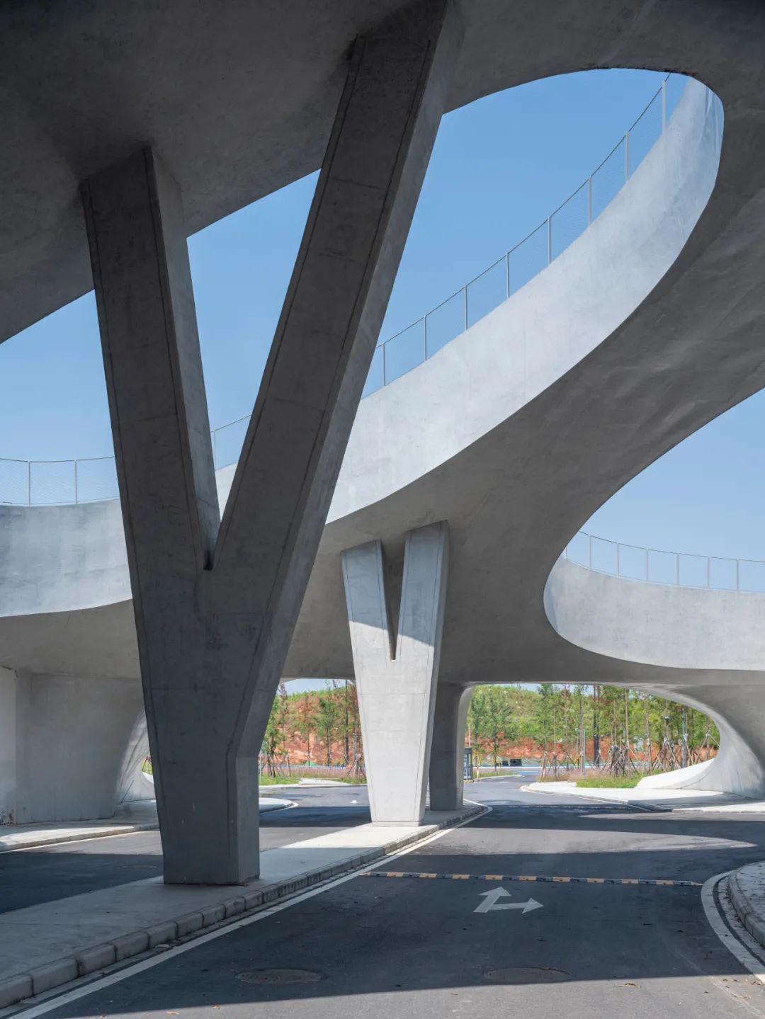 “消失的体育场”建成,马岩松/MAD全球最大覆土建筑群设计
