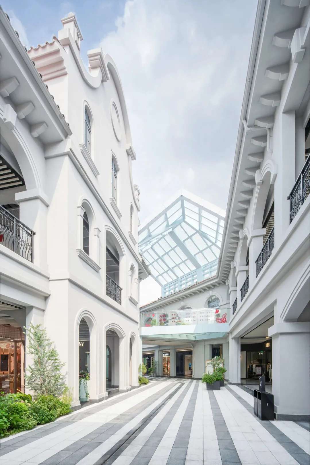 易加设计+都市实践刘晓都工作室｜广州八号仓流溪河奥莱小镇改造： 被时代抛弃的欧陆风如何重焕生机