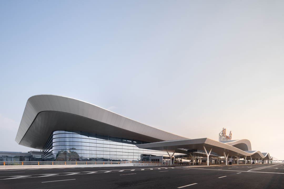 新作 | 烟台蓬莱国际机场二期--中建西南院+Aedas+上海新时代