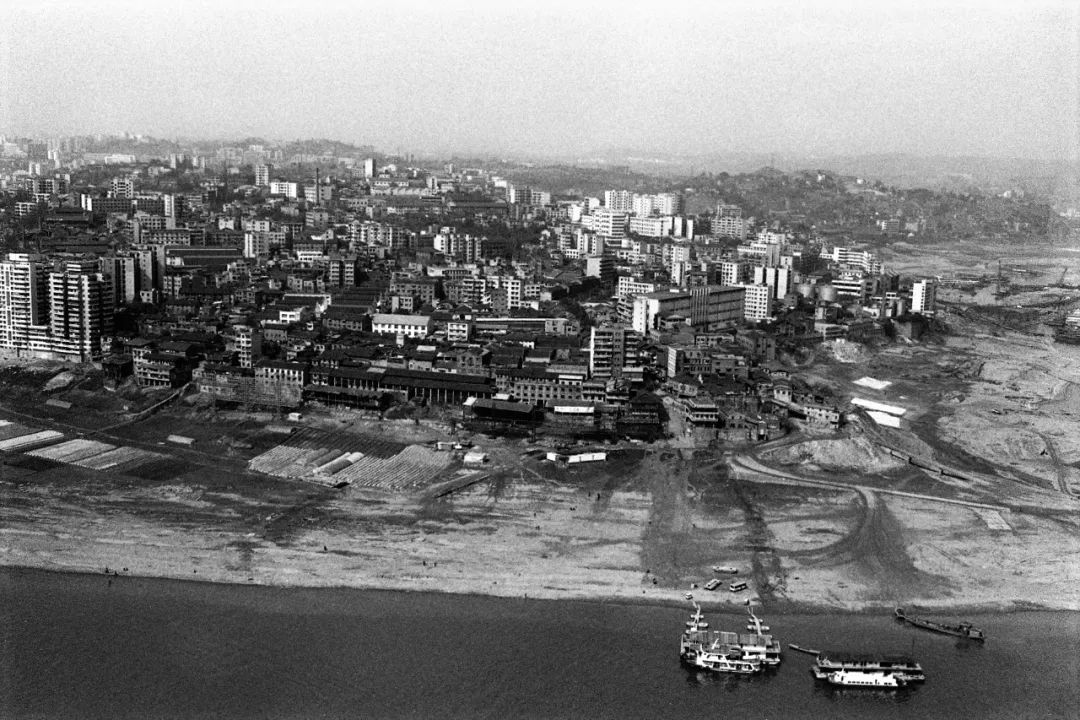 何智亚：重庆，30年间的城市影像记录与观察