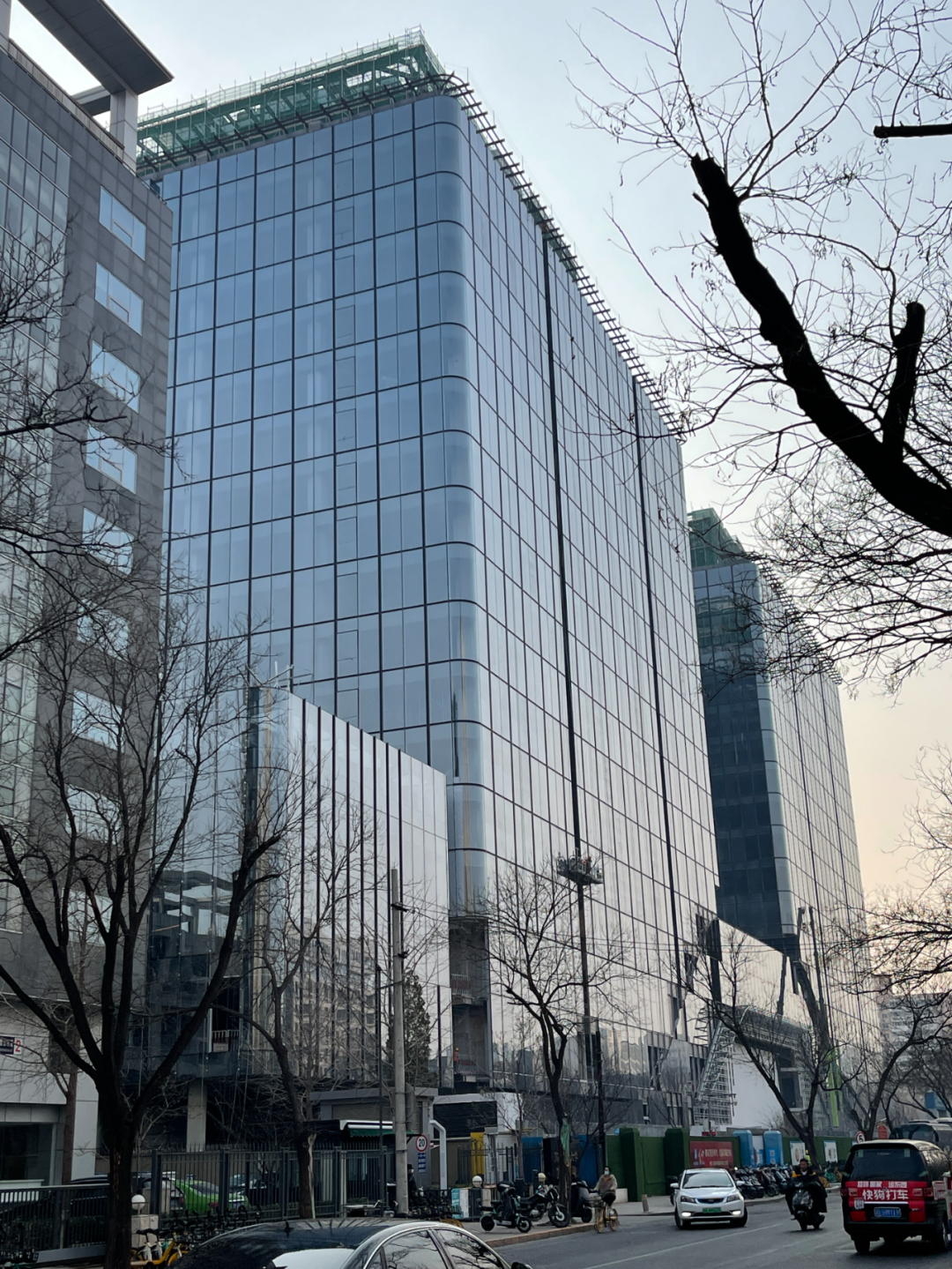 3月 | 宁波新棉停车场上盖中标；天津金茂汇开业；北京丽金智地中心等多项目紧密施工中；大奖、媒体报道频频