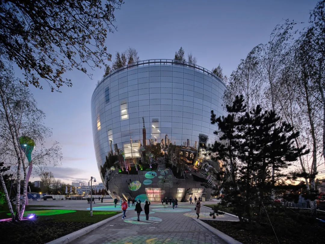 MVRDV 创始合伙人 Winy Maas 在香港会展中心出席 2025 世界博物馆峰会并发表演讲