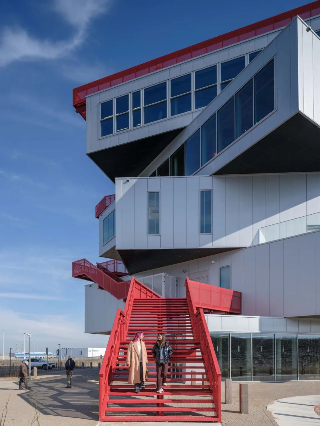 高能效的叙事机器 | MVRDV在鹿特丹港口打造「波特兰蒂斯」，为游客带来观海新视角