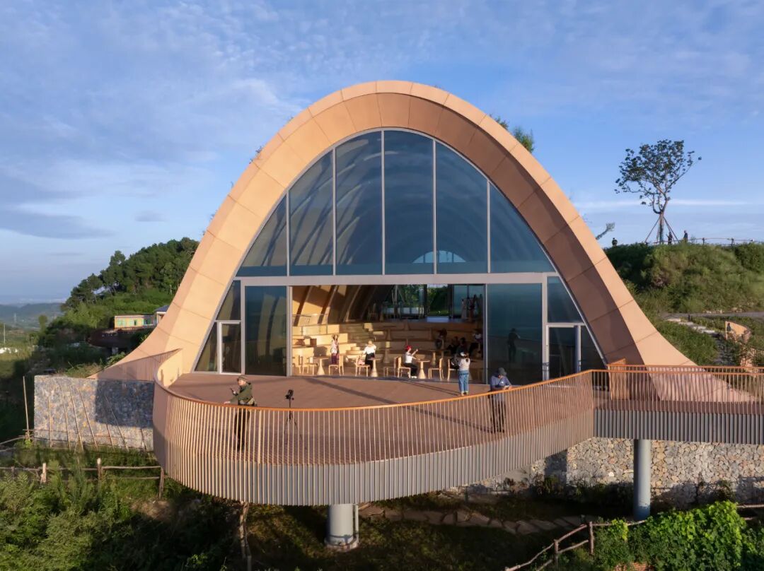 长秋月观景台 | MVRDV在成都蒲江打造与山地自然交融的木构观景建筑