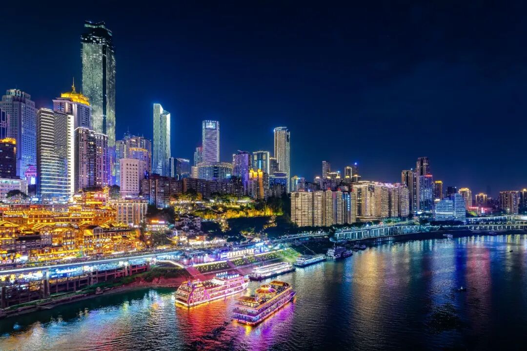 Aedas新作 | 重庆新华中心，城市CBD高密度下公共空间的垂直生长