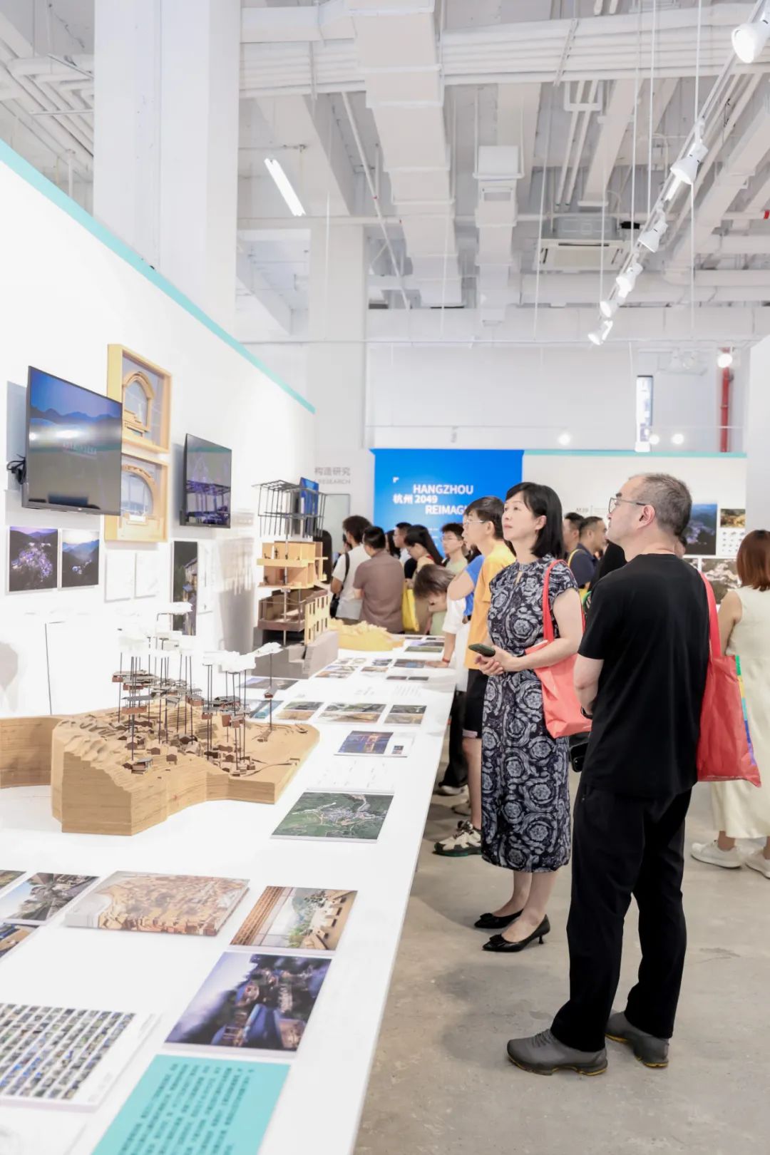 展讯 |「矛盾中的秩序&middot;杭州」line+作品展在LOFT49开幕