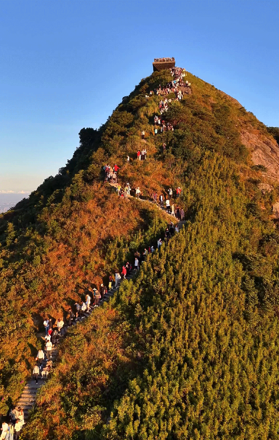 line+深圳新作：山尖石亭，梅沙尖观景台