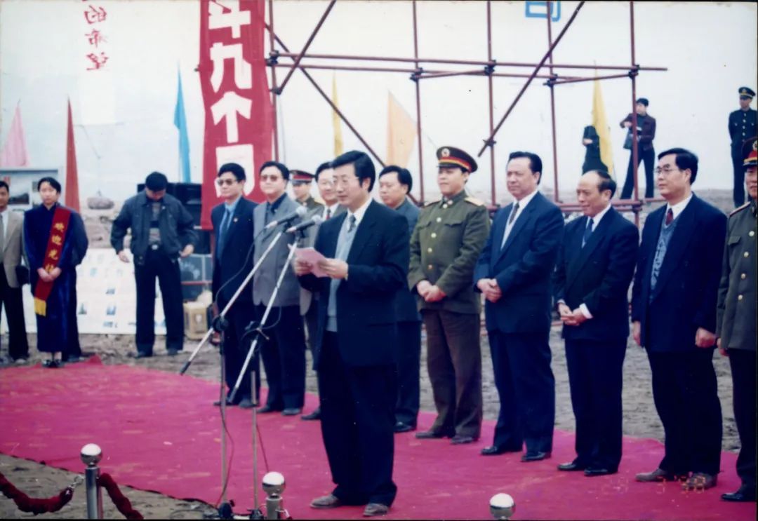 何智亚：重庆，30年间的城市影像记录与观察
