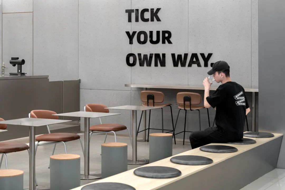新作丨不锈钢与混凝土的交错：Ticle Coffee系列设计 / 大观建筑