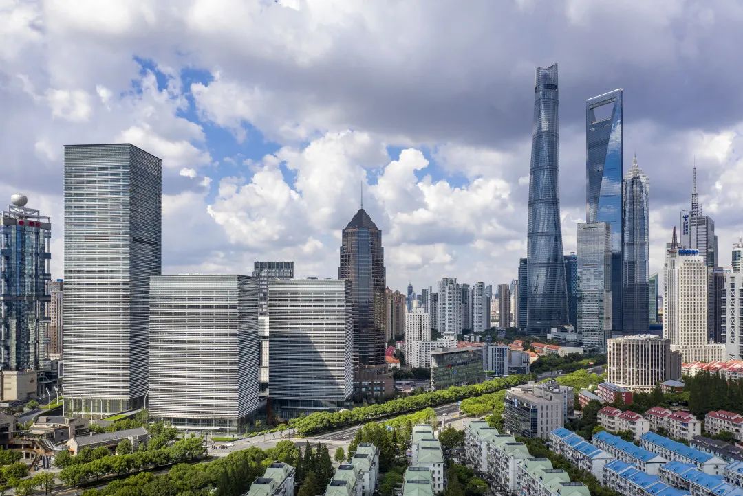 将浦东新区商业和交通配套无缝结合的公共目的地:上海浦东金融广场(上)