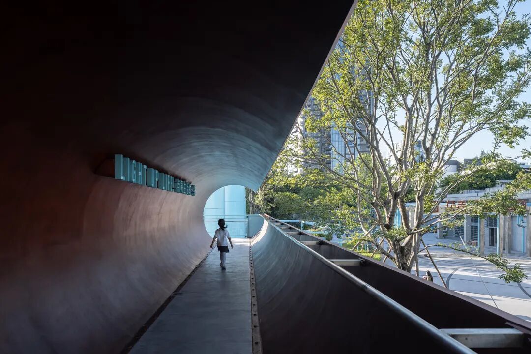 李中伟：自我校准，直白回应