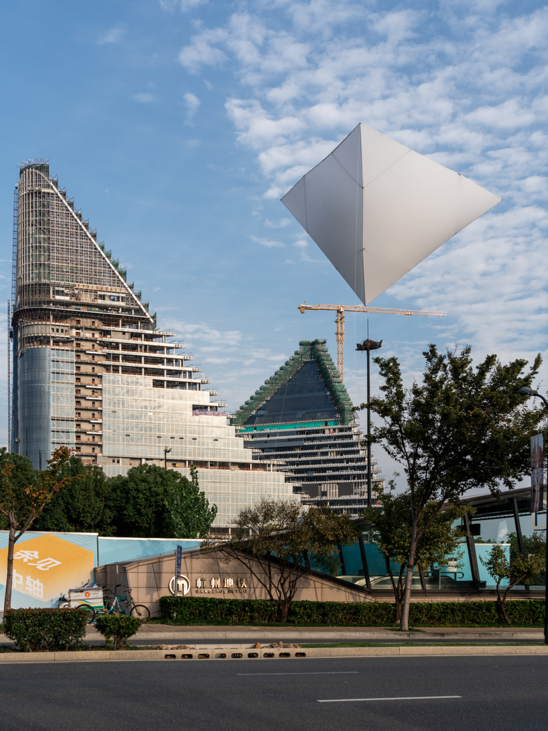 从「光之塔」到「云坐标」｜line+在杭州第三中心中轴线的城市媒介实验