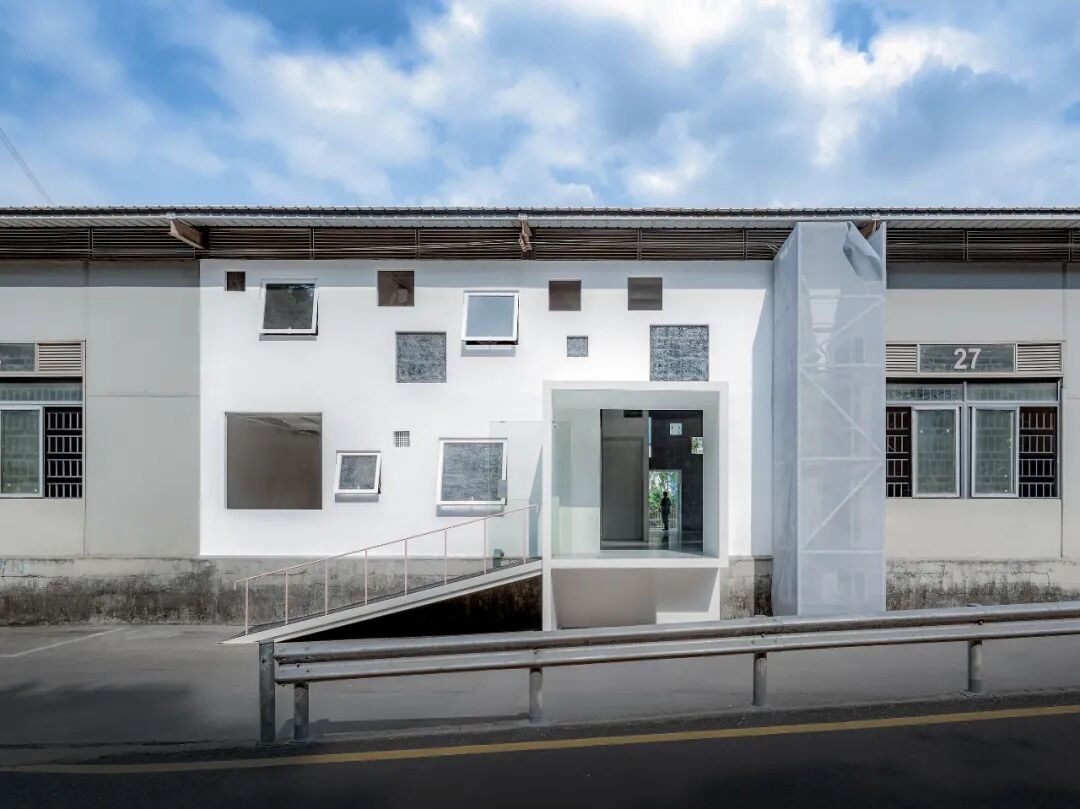 芽&middot;美术馆，墙洞构成的&ldquo;动态风景&rdquo;展