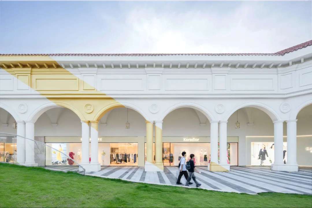 易加设计+都市实践刘晓都工作室｜广州八号仓流溪河奥莱小镇改造： 被时代抛弃的欧陆风如何重焕生机