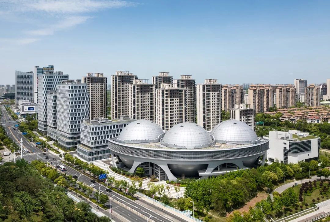 5月 | 渣打银行上海总部交付；Apple深圳万象城开幕；北京、南京、武汉等地标杆项目稳步施工；全球及区域设计总监出席行业峰会…