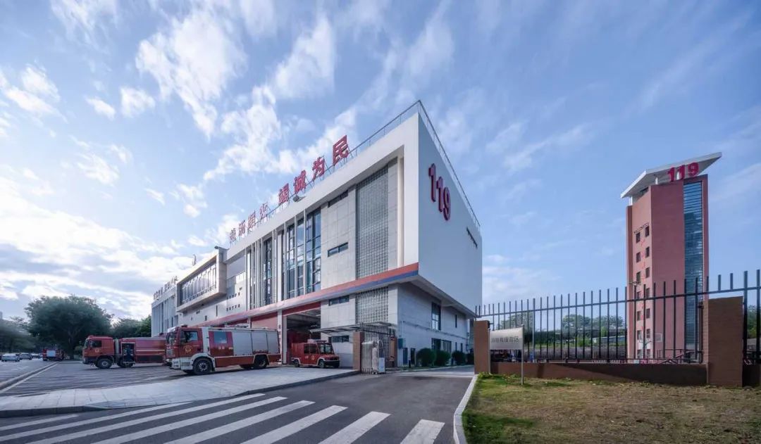 深圳市公安消防支队北站消防站设计/ Z&Z STUDIO
