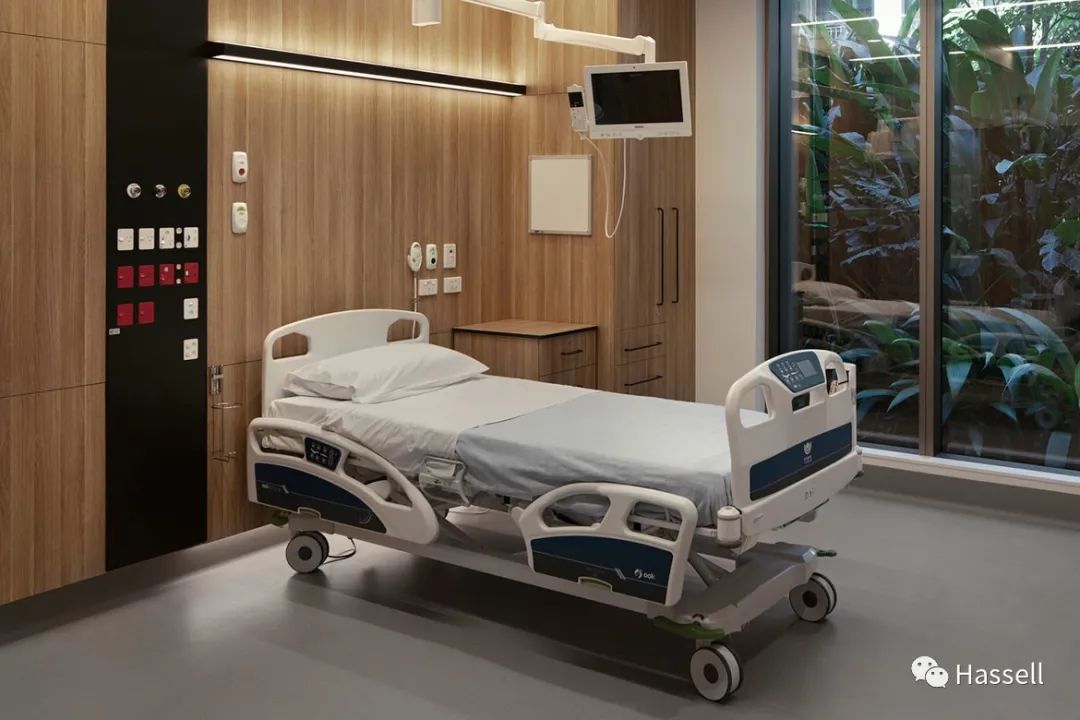 包容性和普适性设计如何提升医疗设施用户的健康和幸福感？