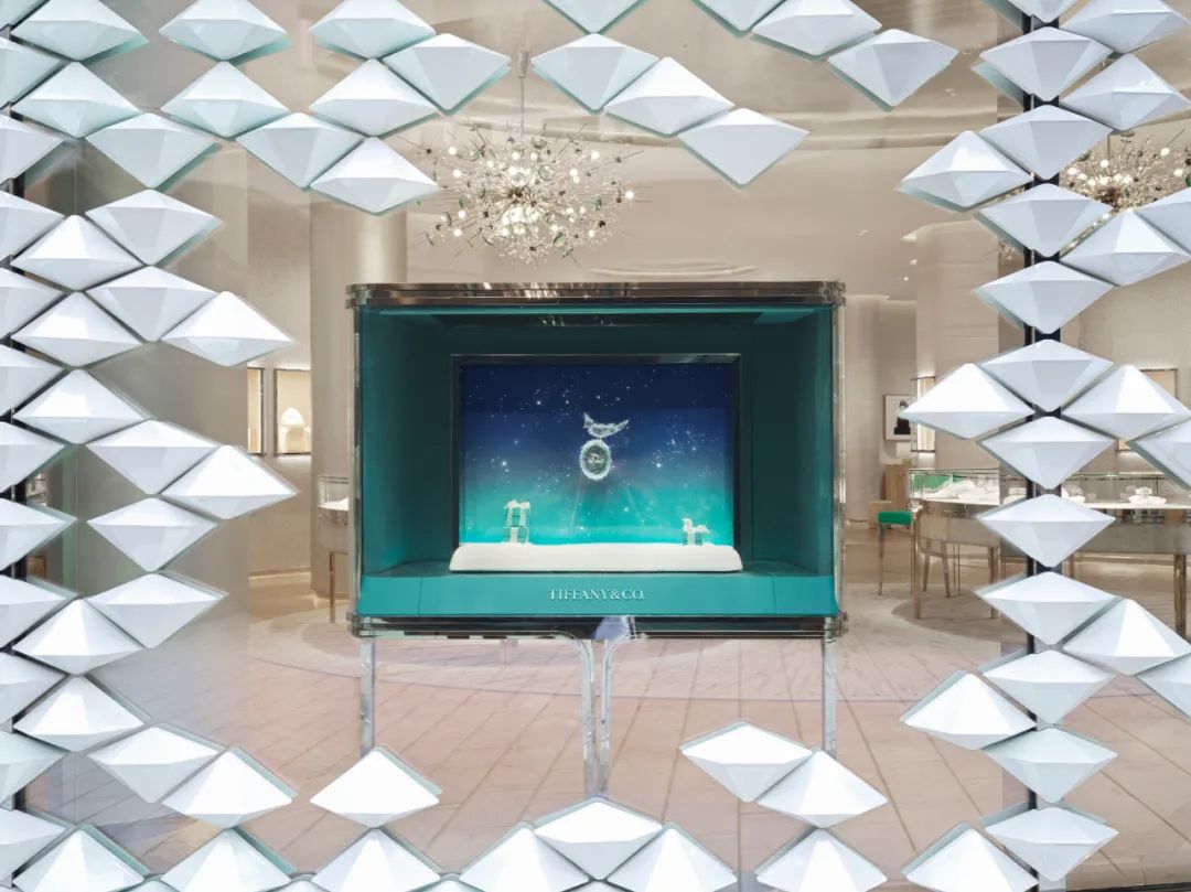 虹彩光泽的陶瓷“钻石” | MVRDV为Tiffany & Co. 斯图加特店呈现全新立面