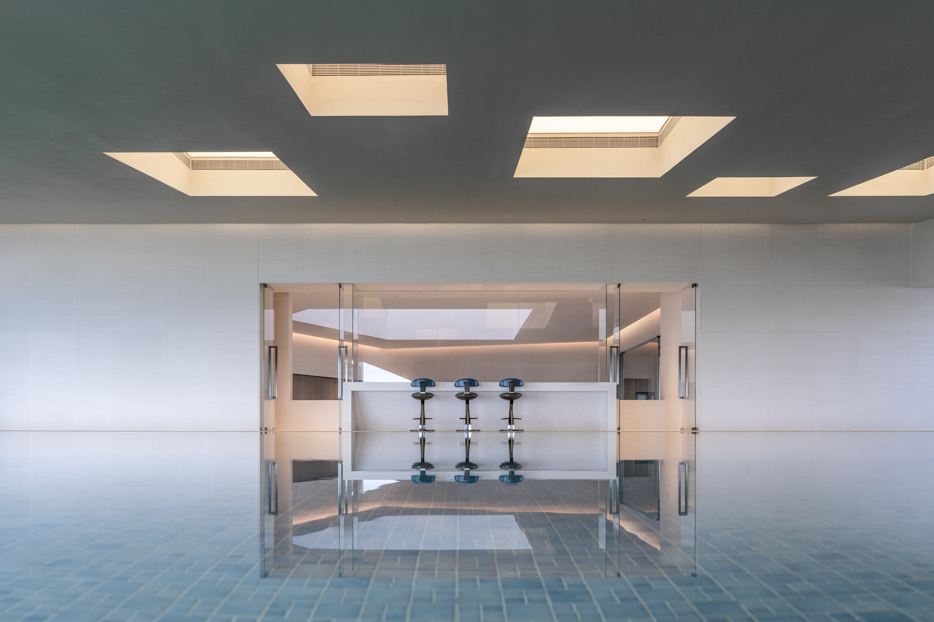 line+新作「石棱镜」，叠石望海，激活大连凌水湾滨海地景