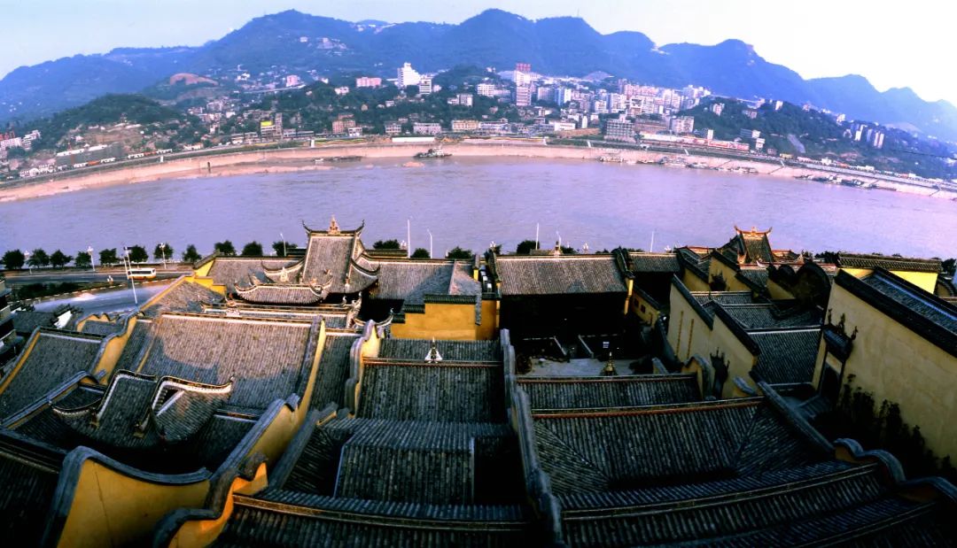 何智亚：重庆，30年间的城市影像记录与观察