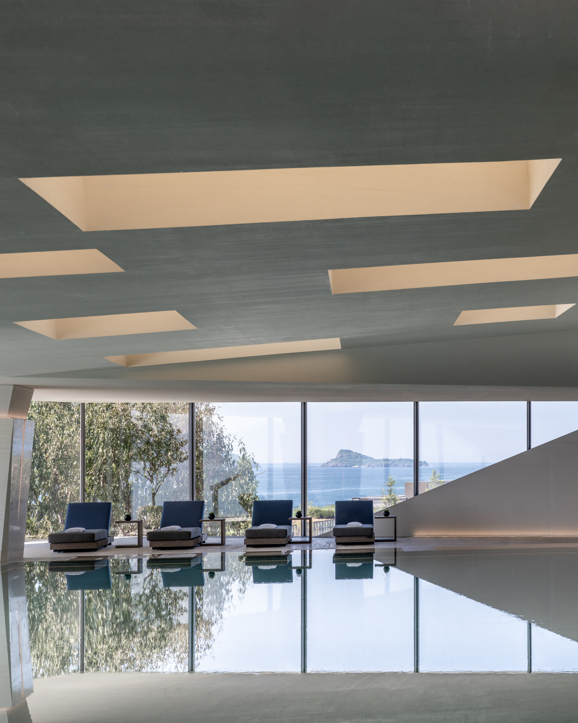 line+新作「石棱镜」，叠石望海，激活大连凌水湾滨海地景