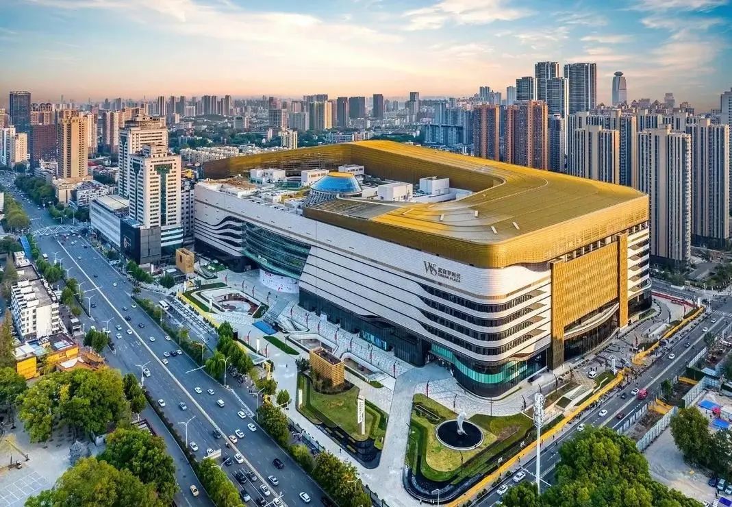 巨无霸商业体，塑造城市商业格局的一站式消费体验