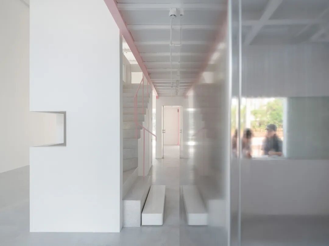 芽&middot;美术馆，墙洞构成的&ldquo;动态风景&rdquo;展