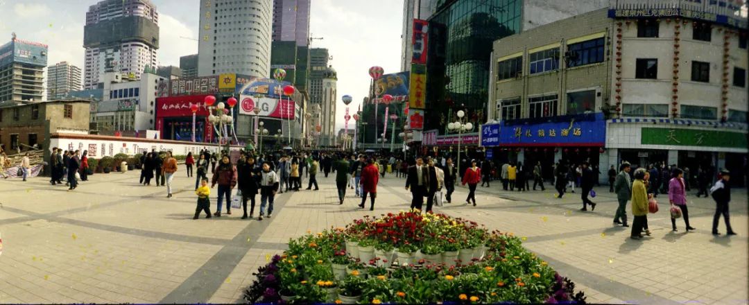 何智亚：重庆，30年间的城市影像记录与观察